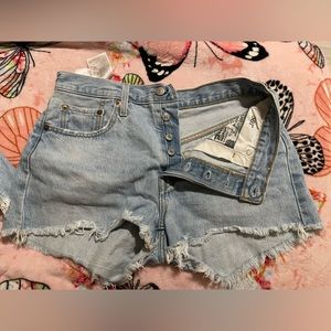 Levi’s mid/high rise shorts